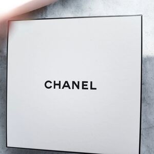 CHANEL Classic White Gift Box 8.75in X 8.75 X 3.5in